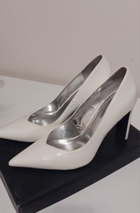 Продам свадебные туфли Berska