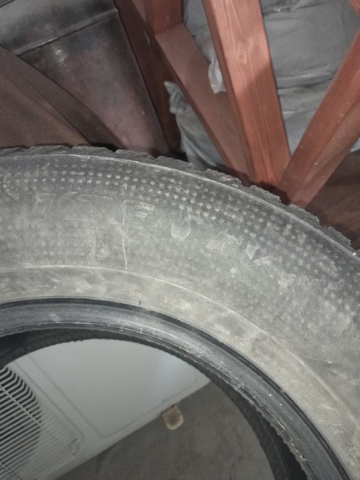 Шины бу . Kumho.  Зимние. Шипы
