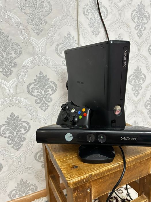 Продаю икс бокс 360 слим прошитая идеальное состояние