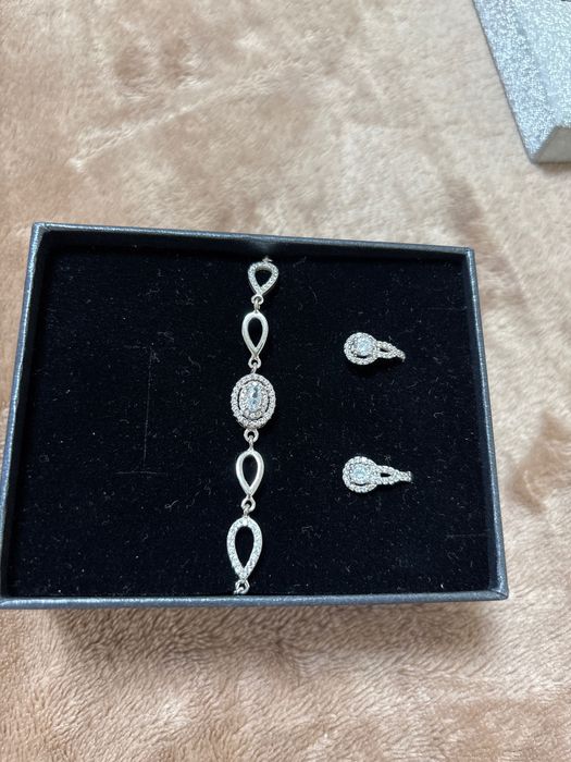 Сет гривна и обеци с цирконий