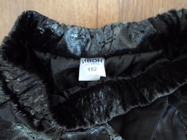 Детска пола от плюш и тюлена подплата-7лв