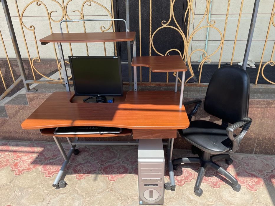 Продам компьютер, стол и кресло