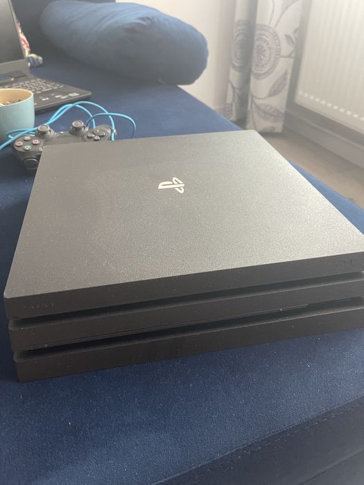 Vand PS4 Pro in stare excelenta