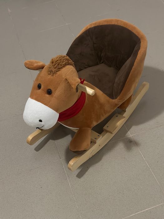 Плюшен Люлеещ се кон на дървена основа, почти неизползван