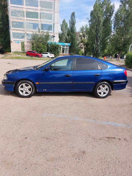 Тайота Авенсис 1998