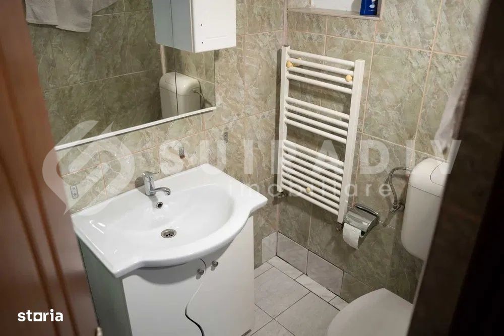 Casa cu 13 camere, 10 bai, 10 parcari-pretabila pensiune, azil-Apahida