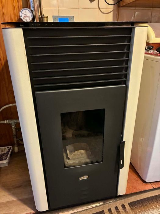 Пелетна камина Prity 18kW (2021 г.) – Отлично състояние + Подарък кю