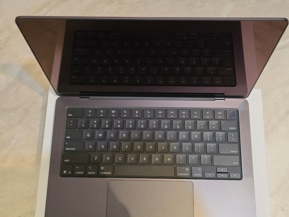 MacBook Pro 14 M5 16/1TB 100%