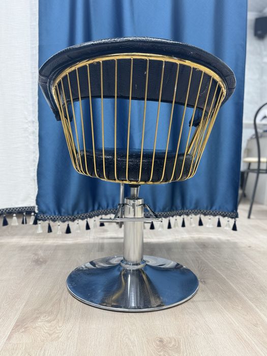 Продаю кресло парикмахнрское