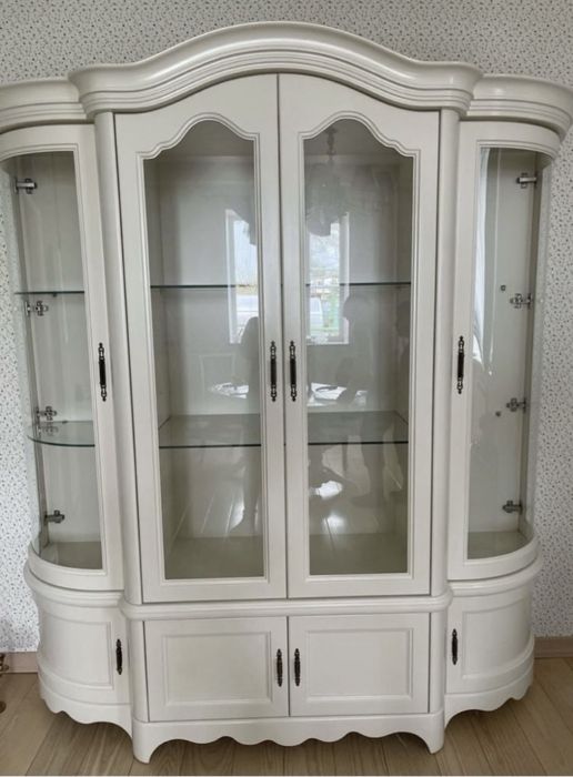 Сервант, буфет, шкаф из драгоценной древесины БУК.