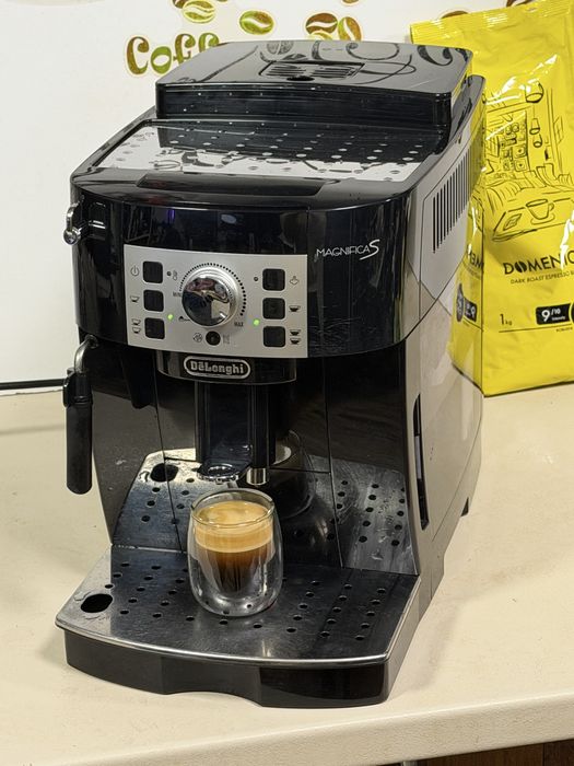Кафемашина кафе автомат delonghi magnifica S с гаранция