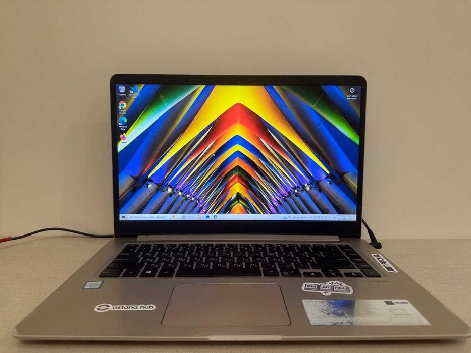 Продам ноутбук ASUS Vivobook 2018 года