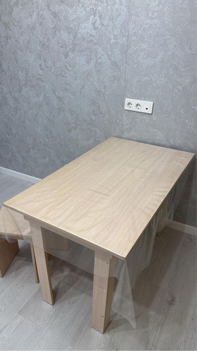 Стол с табуретками