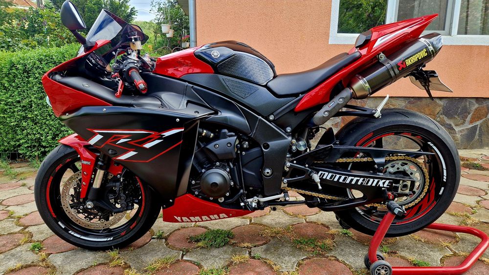 YAMAHA R1 Big Bang