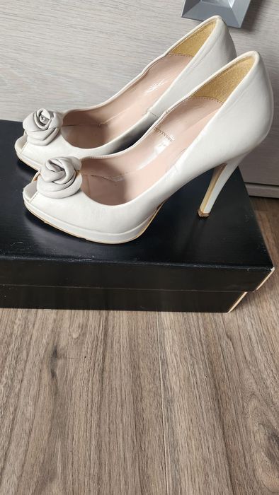 Pantofi eleganti cu toc
