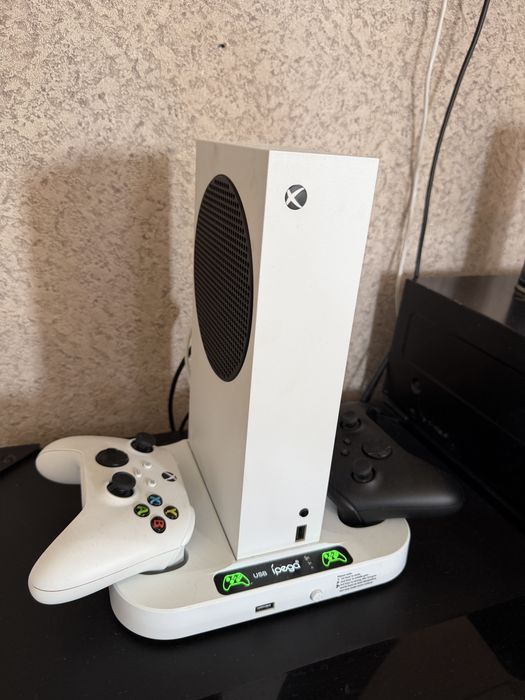 Продам Xbox Series S 512GB