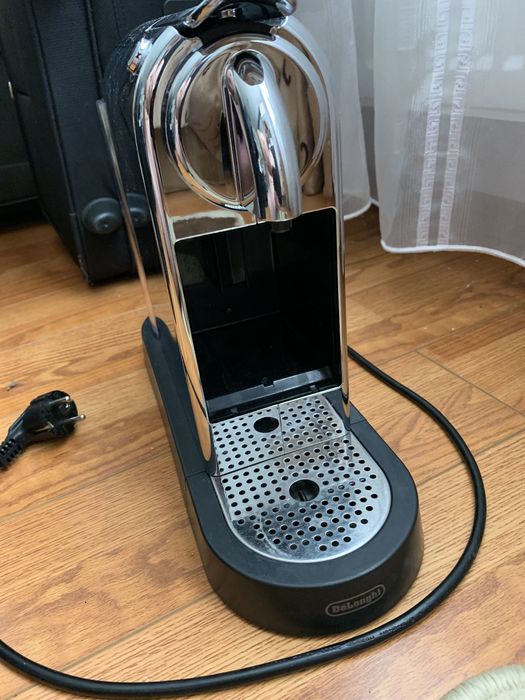 Nespresso DeLonghi CitiZ Crom cafea in stare buna