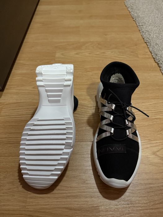 чисто нови необувани обувки navvi