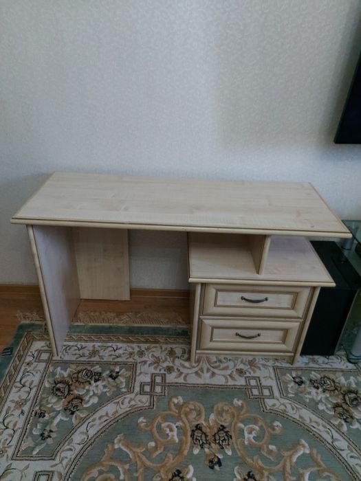 Продам письменный стол