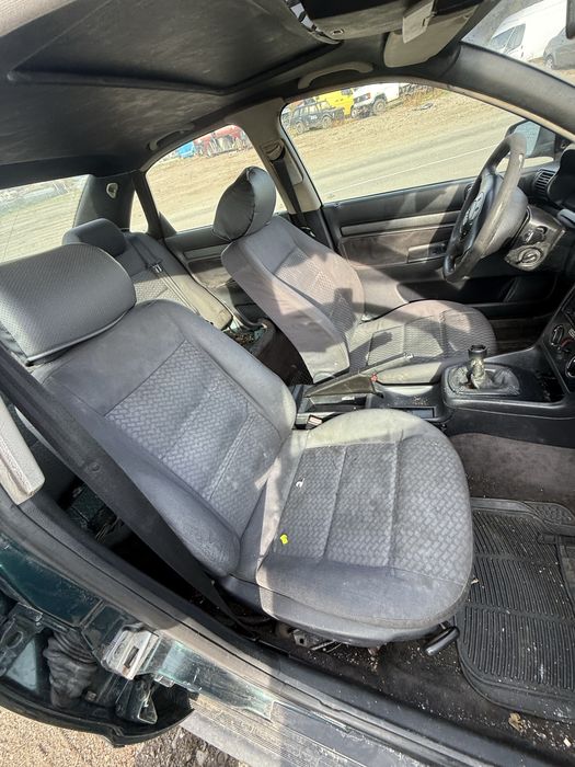 Audi A4 1.8 102 ph 1995 г на части