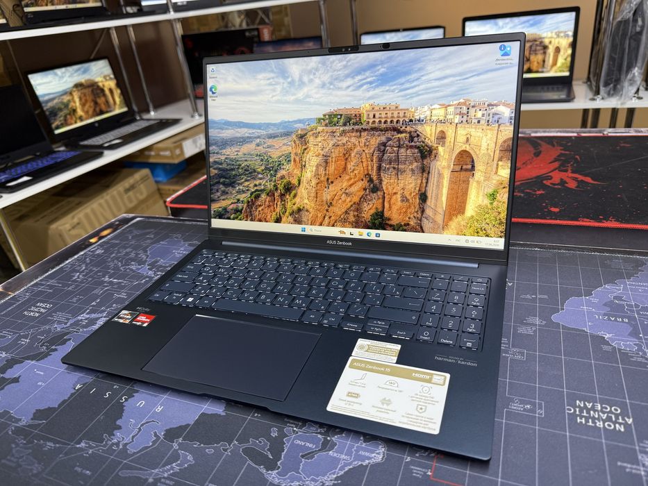 Asus Zenbook 15 - Ryzen 7-7735U/16GB/512GB