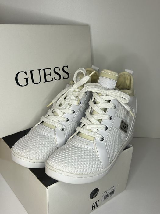 Бели кецове с платформа Guess