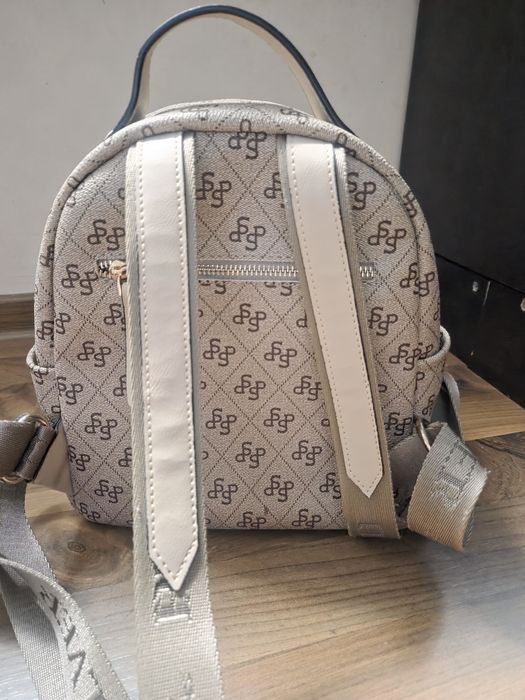 Дамски чанти и раници