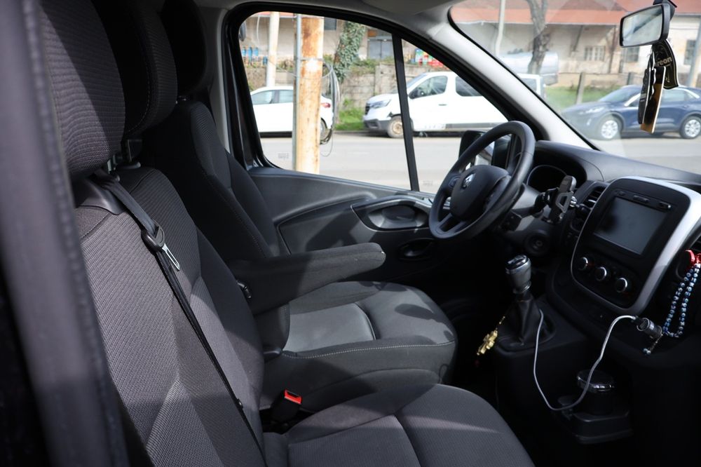 Renault Trafic 2020 8+1 long *RATE*