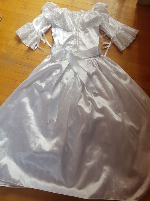 Карнавални рокли