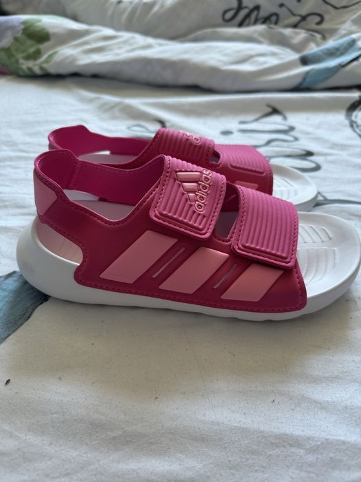 Продам новые детские сандалии ADIDAS