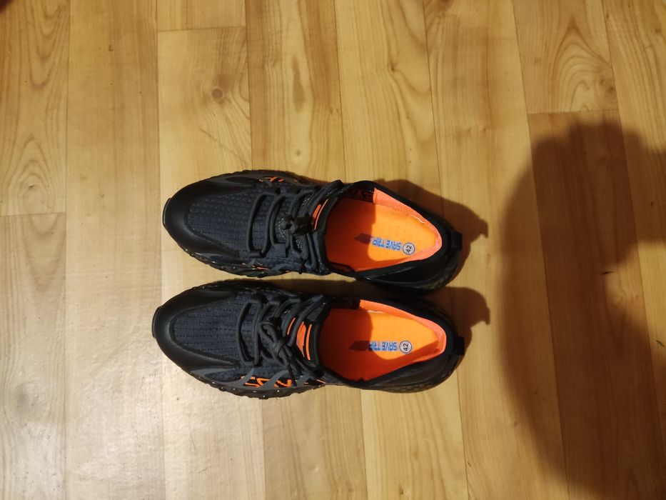 Продам кроссовки