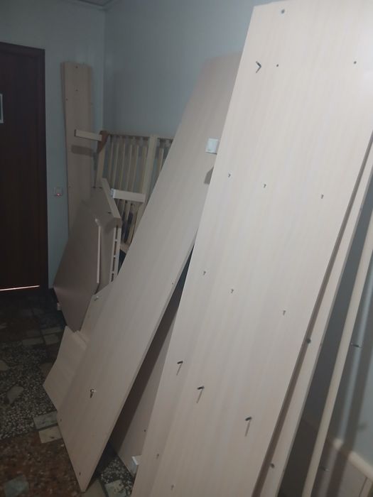 Срочно продам спальный гарнитур без матраса