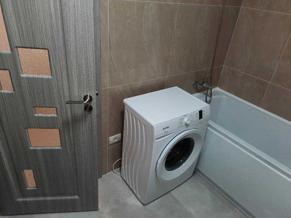 Închiriez apartament 2 cam. bloc nou, cu loc parcare privat