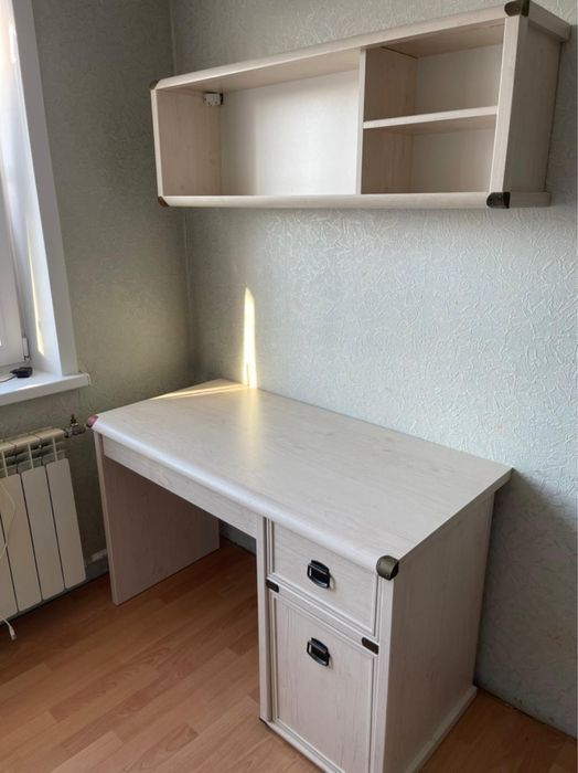 Продам стол и полку