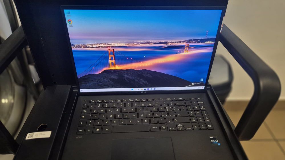 Laptop LG Gram 16ZB90R-G.AA75D