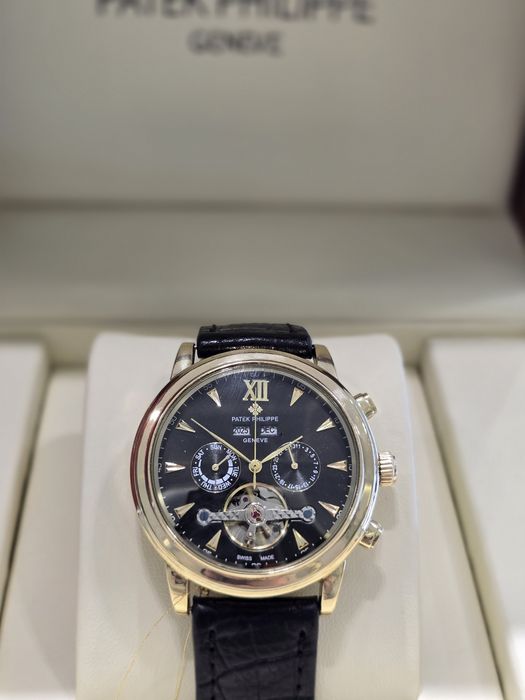 Продам классические золотые часы 585 пробы, новые в плёнках