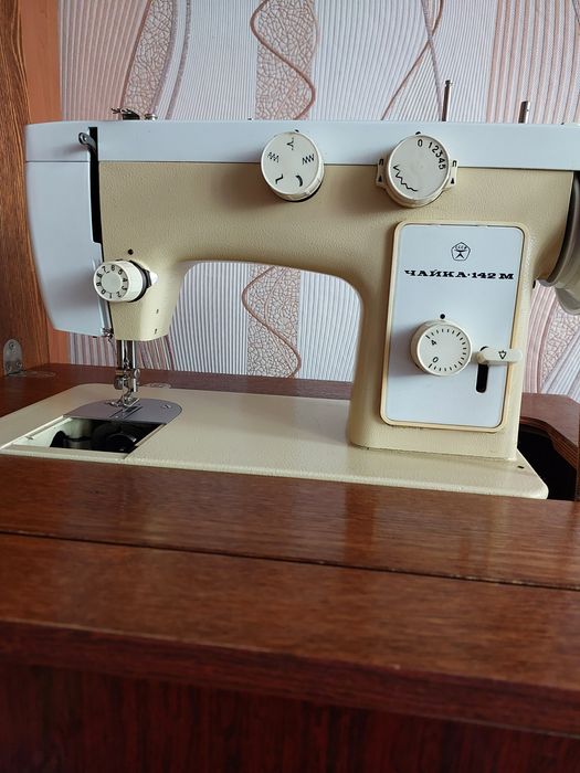 Швейная машинка "чайка 142м"