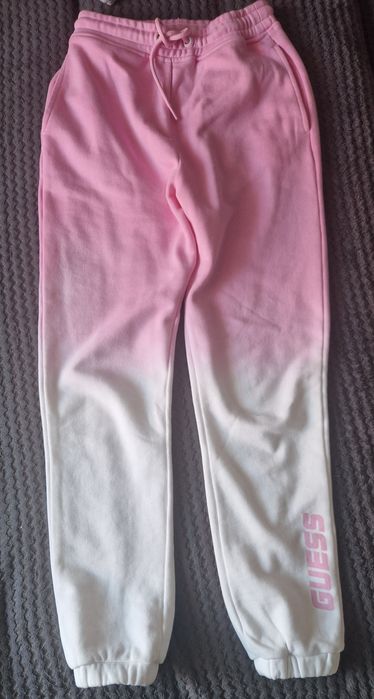 Vand pantaloni de trening Guess