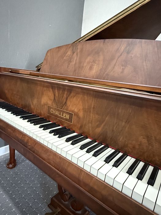 Продается рояль Challen