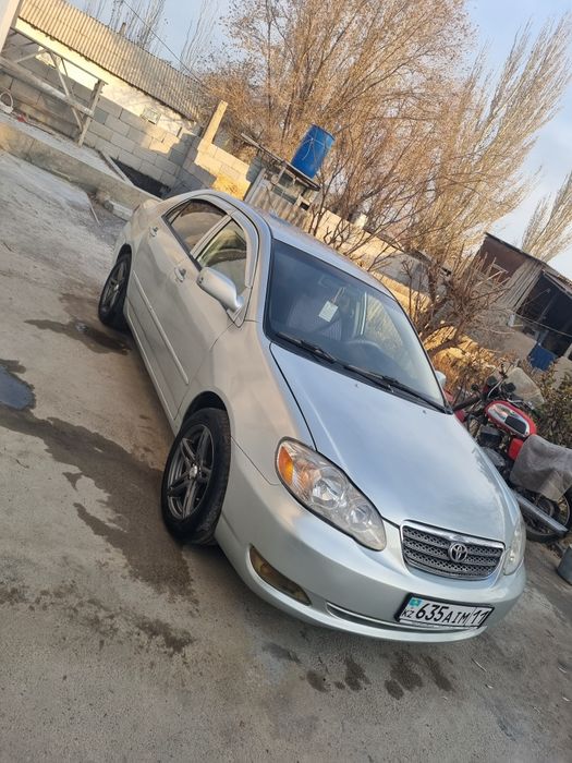 Машина тойота королла