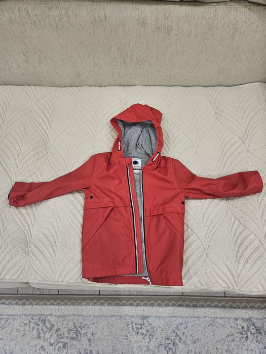 Продам ветровку.