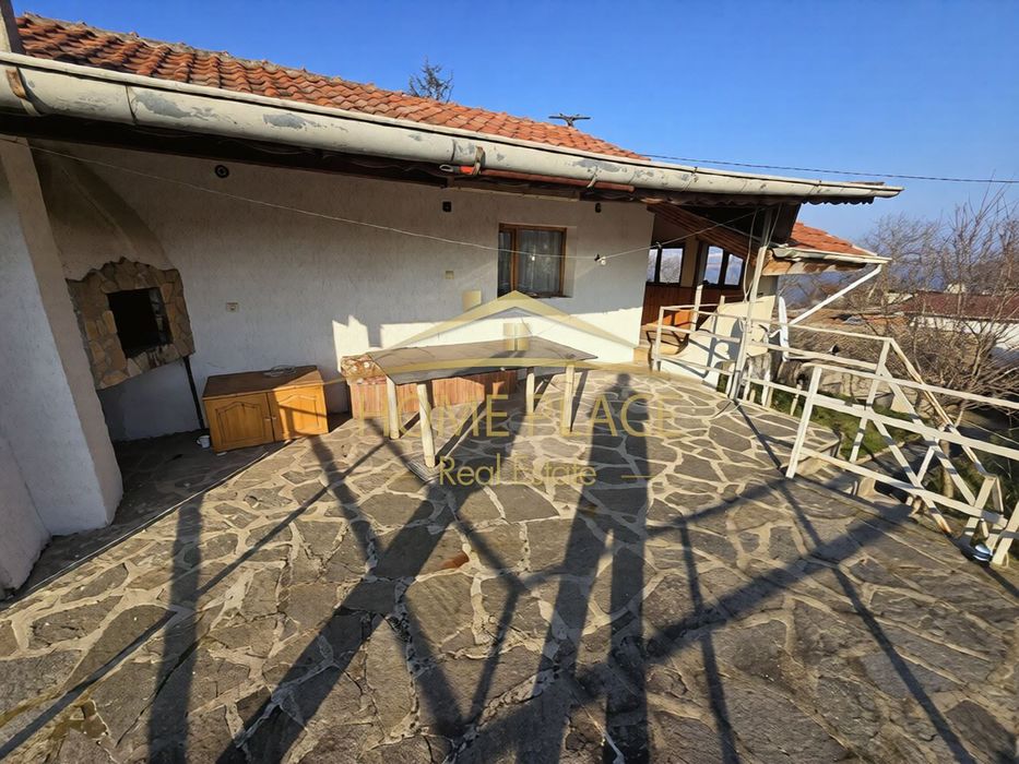 Двуетажна вила във вилна зона Лазур