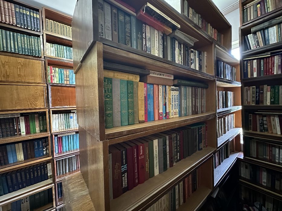 Продаются книги. В большом количестве.