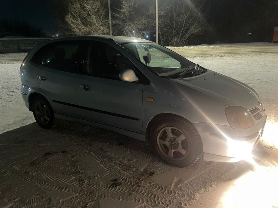 Продам машину, цвет голубой