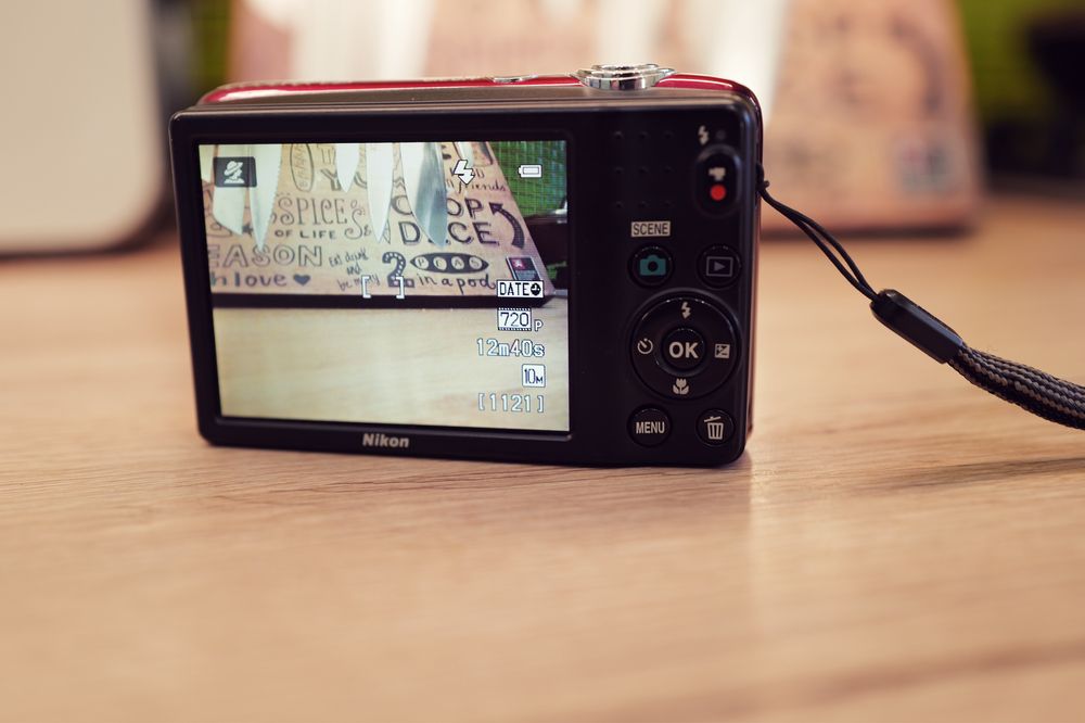 Aparat foto Nikon Coolpix L25 rosu 10Mp  Red baterii AA ITP data ora