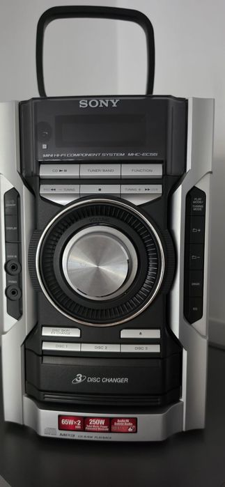 Combină SONY cu 2 boxe,impecabilă