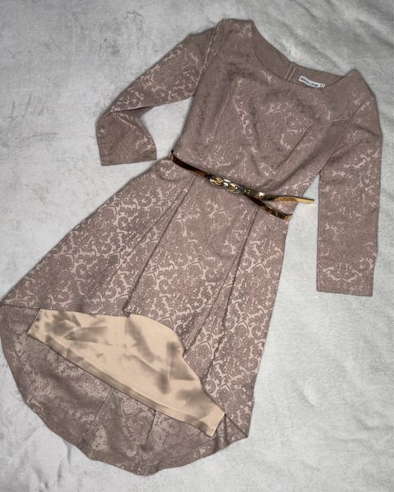 Продам  платья  размер 38-40-42.