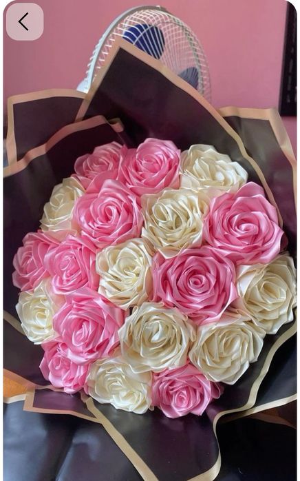 Денежный атласовый красивый букет