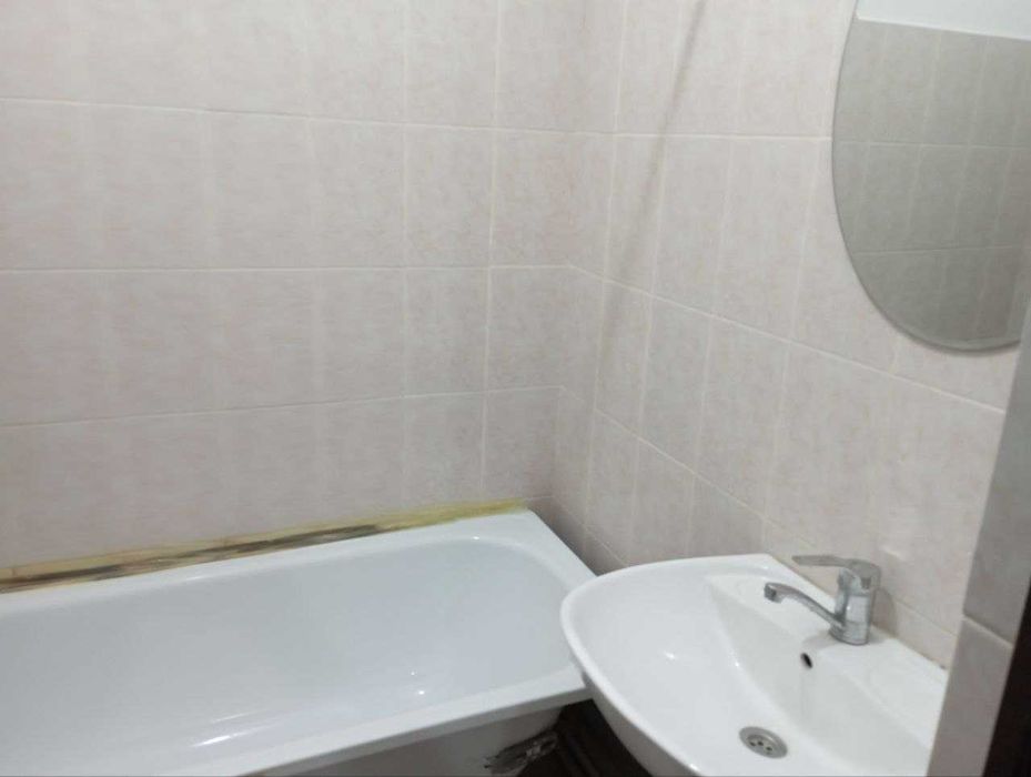 Жиззах шахри Зилол махалласида 3 хонанали дом срочно ижарага берилади.