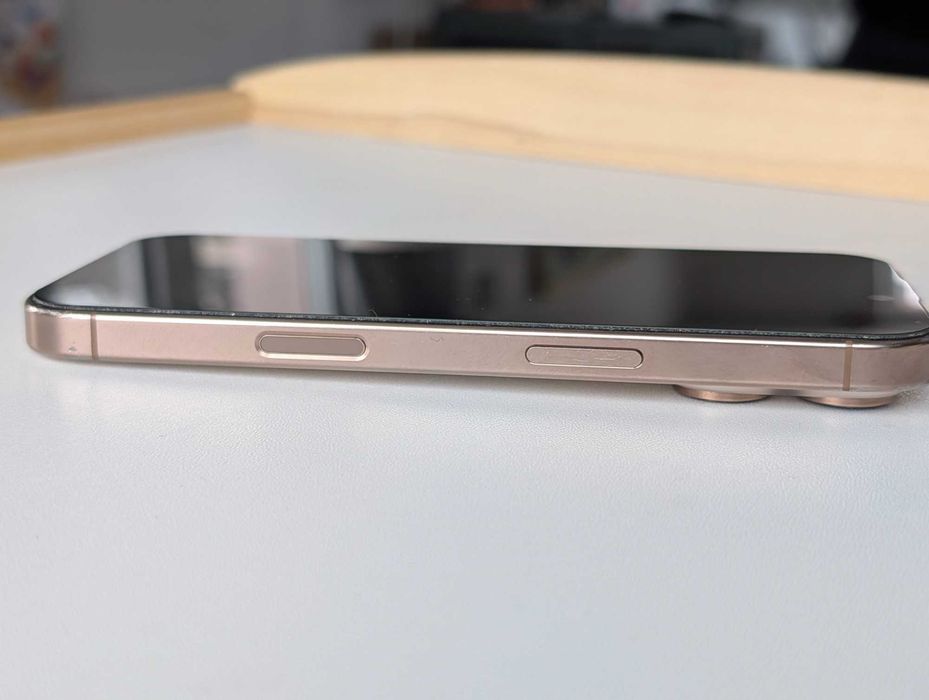 iPhone 16 pro Desert Titanium 256 GB 93% Battery